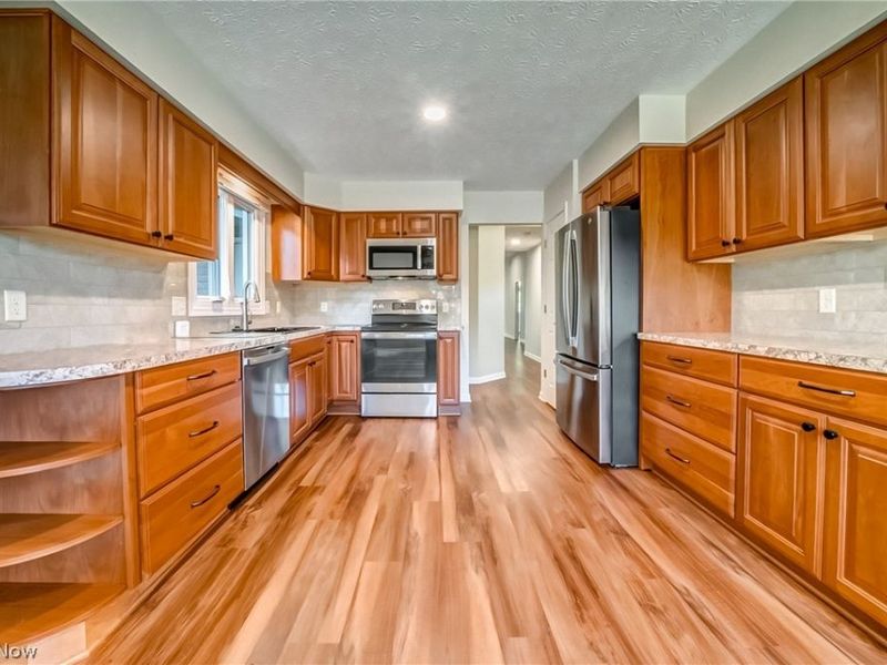 115 Ambleside Way, Amherst, OH 44001 Photo 11