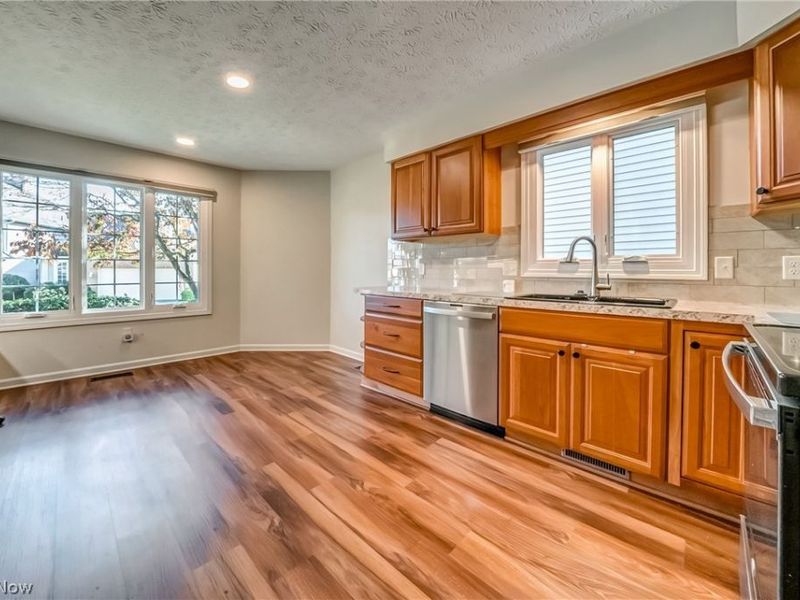 115 Ambleside Way, Amherst, OH 44001 Photo 12