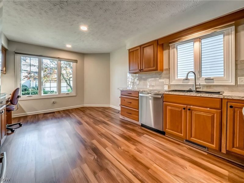 115 Ambleside Way, Amherst, OH 44001 Photo 13