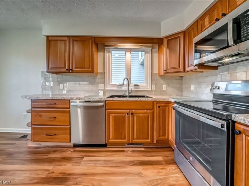 115 Ambleside Way, Amherst, OH 44001 Photo 14