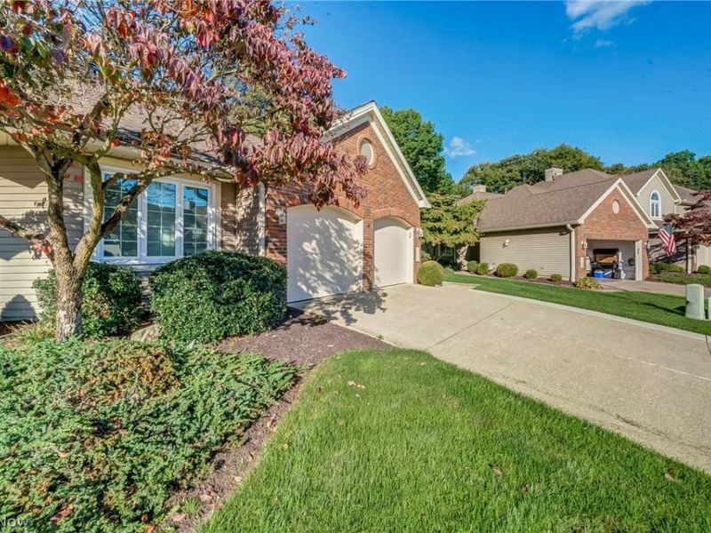 115 Ambleside Way, Amherst, OH 44001 Photo 2