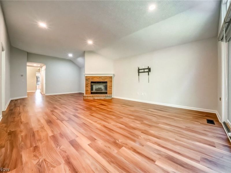 115 Ambleside Way, Amherst, OH 44001 Photo 6