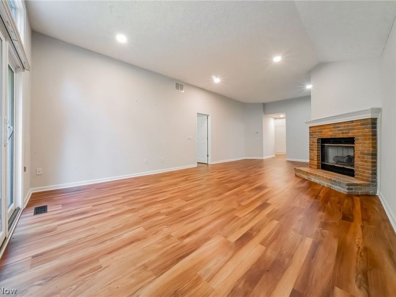115 Ambleside Way, Amherst, OH 44001 Photo 8