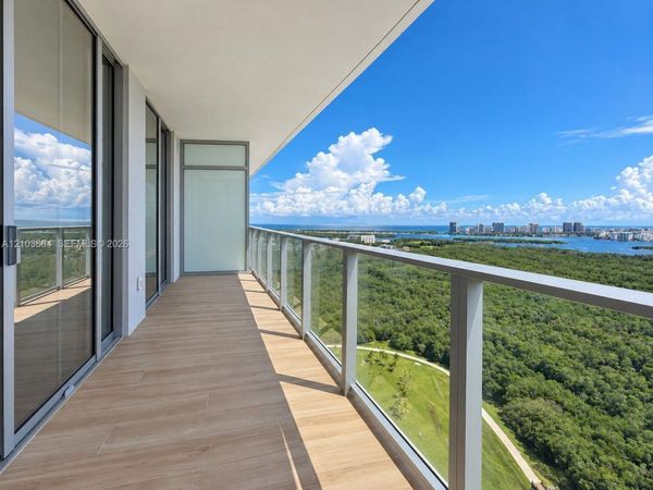 2411 Laguna Circle , Unit 2504, North Miami, FL 33181