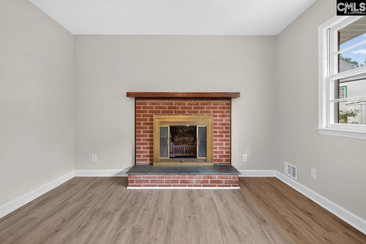 2415 Oak Lane  Photo 6