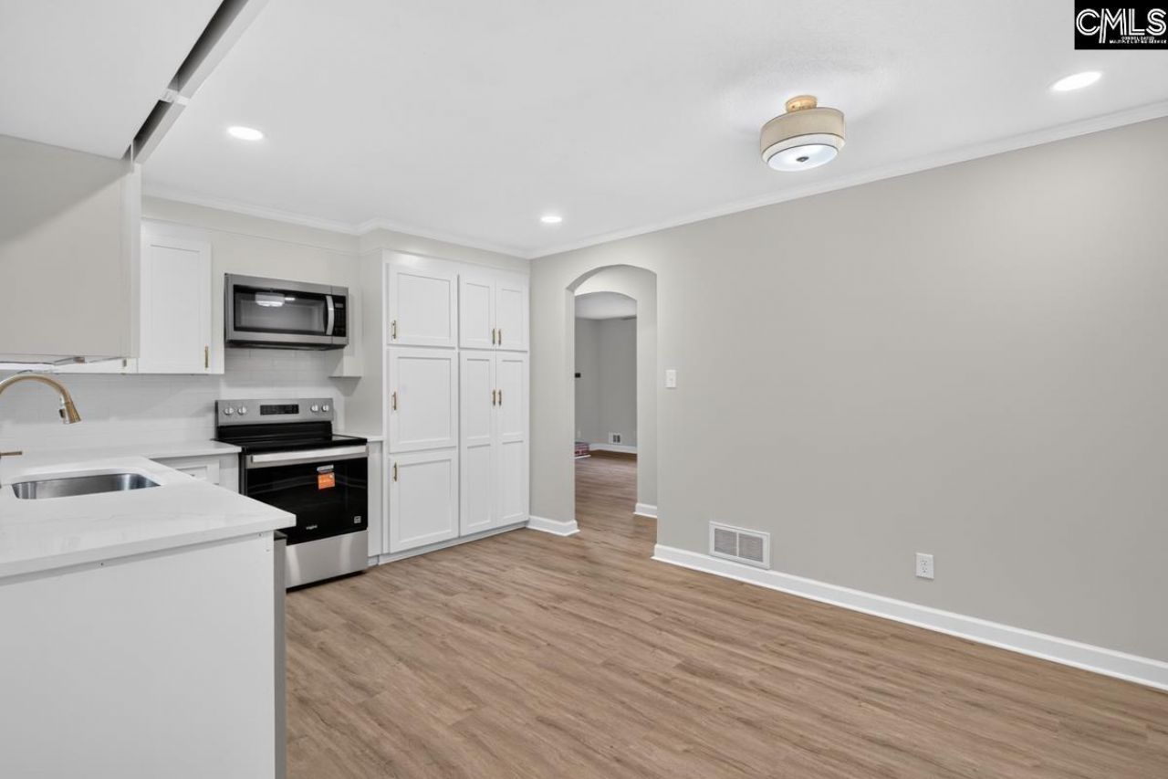 2415 Oak Lane  Photo 7