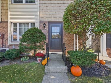 126 Stepping Stone Lane, Orchard Park, NY 14127
