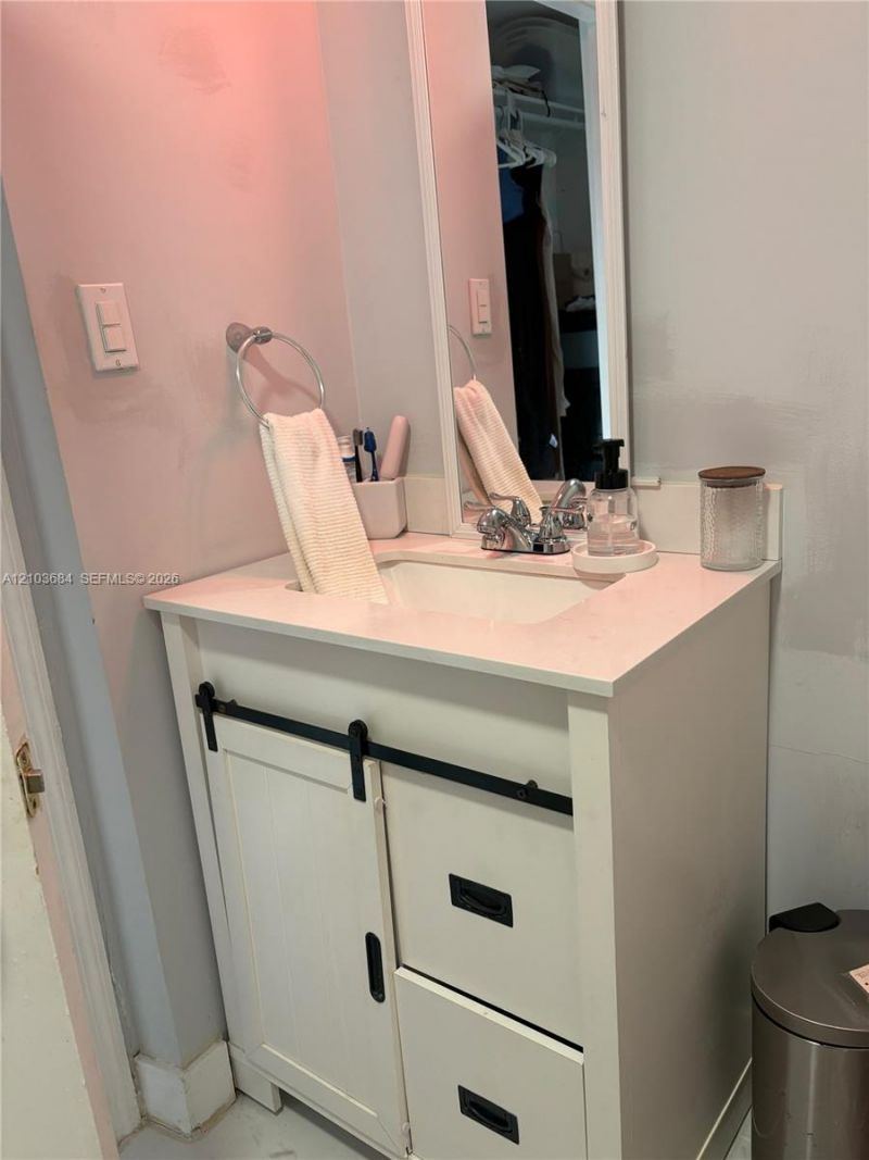 1101 NE 5th St, Unit 2, Hallandale Beach, FL 33009 Photo