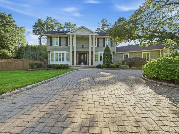 26 Astro Place , Dix Hills, NY 11746