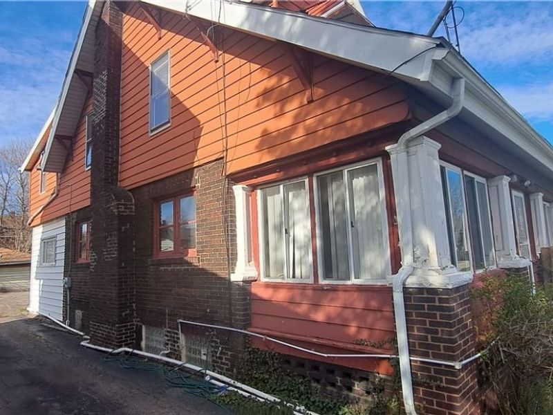 374 Lora Avenue, Youngstown, OH 44504 Photo 2