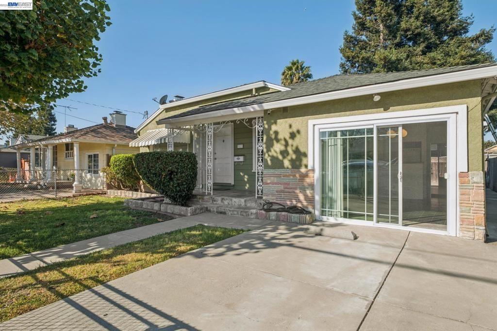 527 Capistrano, Oakland, CA 94603 Main Photo