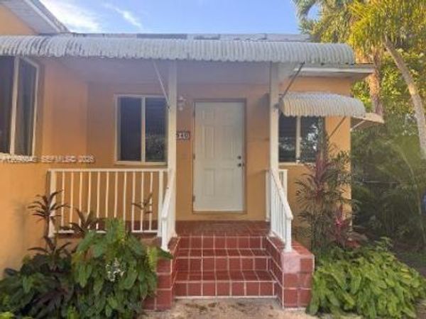 5940 SW 7th St, Miami, FL 33144