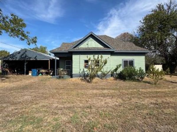 102 N 6th Street W, Dawson, TX 76639