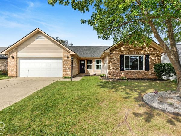 214 E Pine Ridge Drive , Westfield, IN 46074