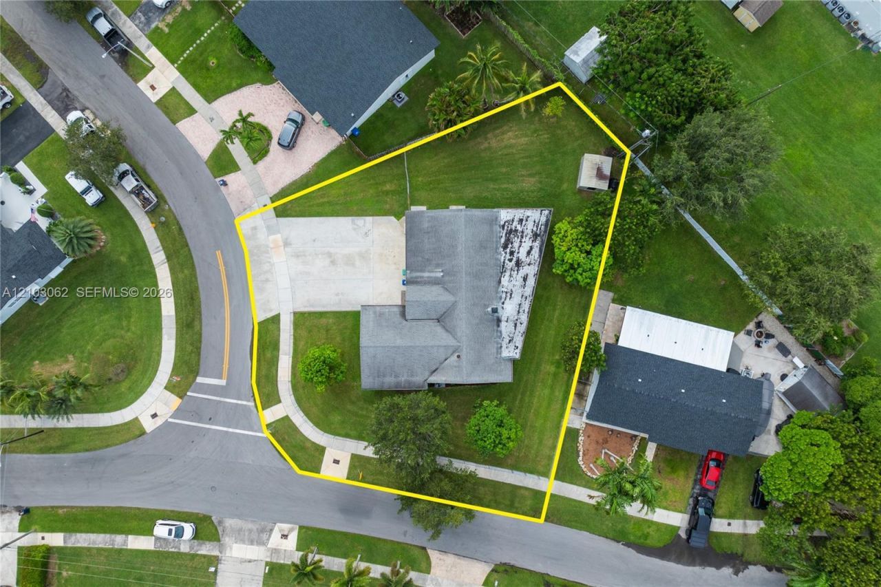 10198 SW 203rd Ter, Cutler Bay, FL 33189 Photo