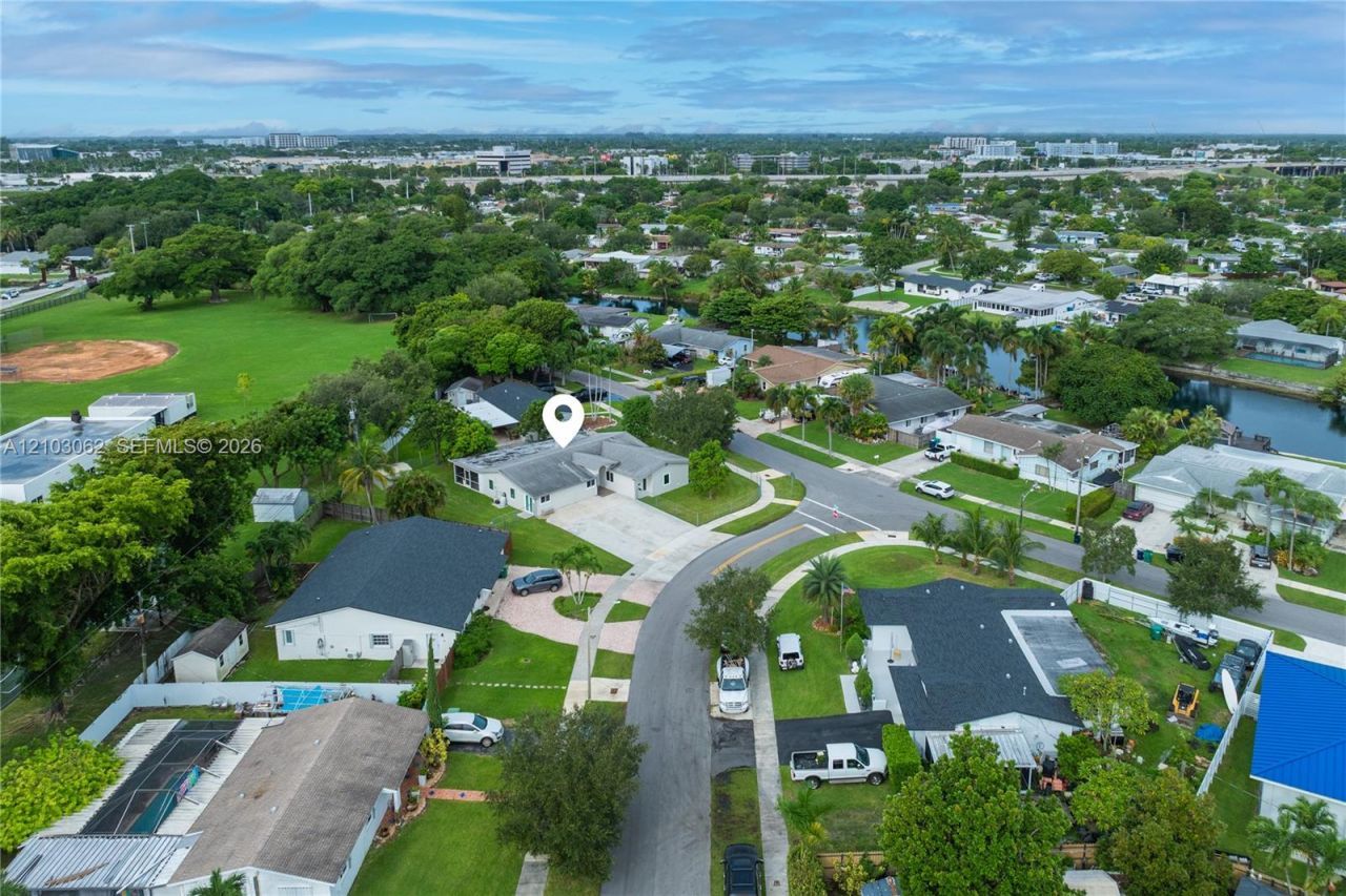 10198 SW 203rd Ter, Cutler Bay, FL 33189 Photo