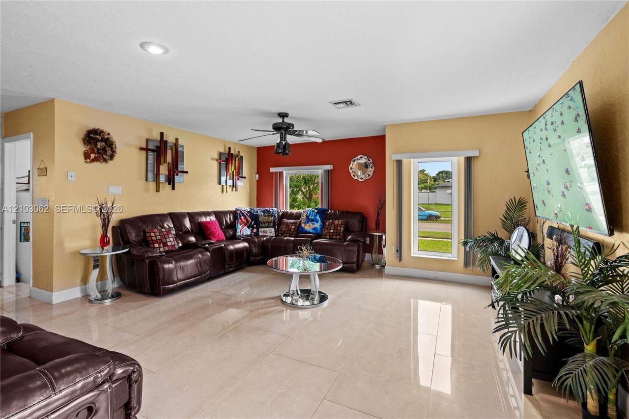 10198 SW 203rd Ter, Cutler Bay, FL 33189 Photo