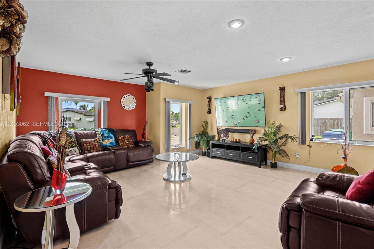 10198 SW 203rd Ter, Cutler Bay, FL 33189 Photo
