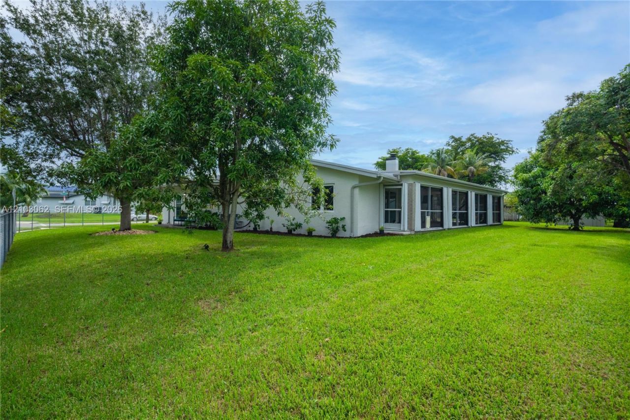 10198 SW 203rd Ter, Cutler Bay, FL 33189 Photo