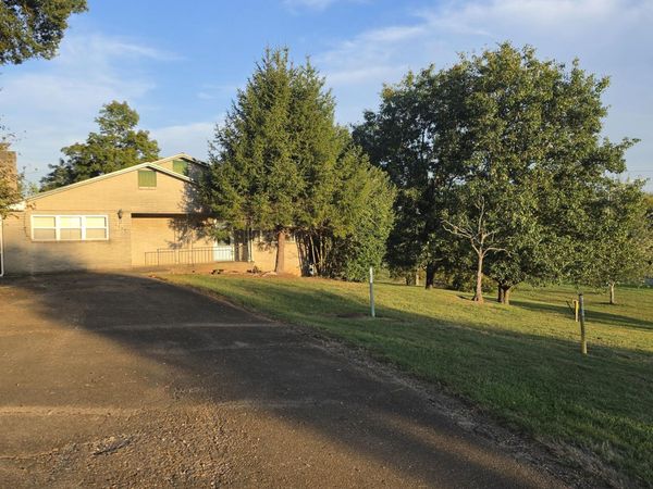 1206 Peachtree St, Sweetwater, TN 37874