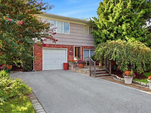 2554 Linden Lane , Merrick, NY 11566