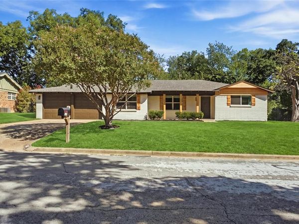 516 Caduceus Lane, Hurst, TX 76053