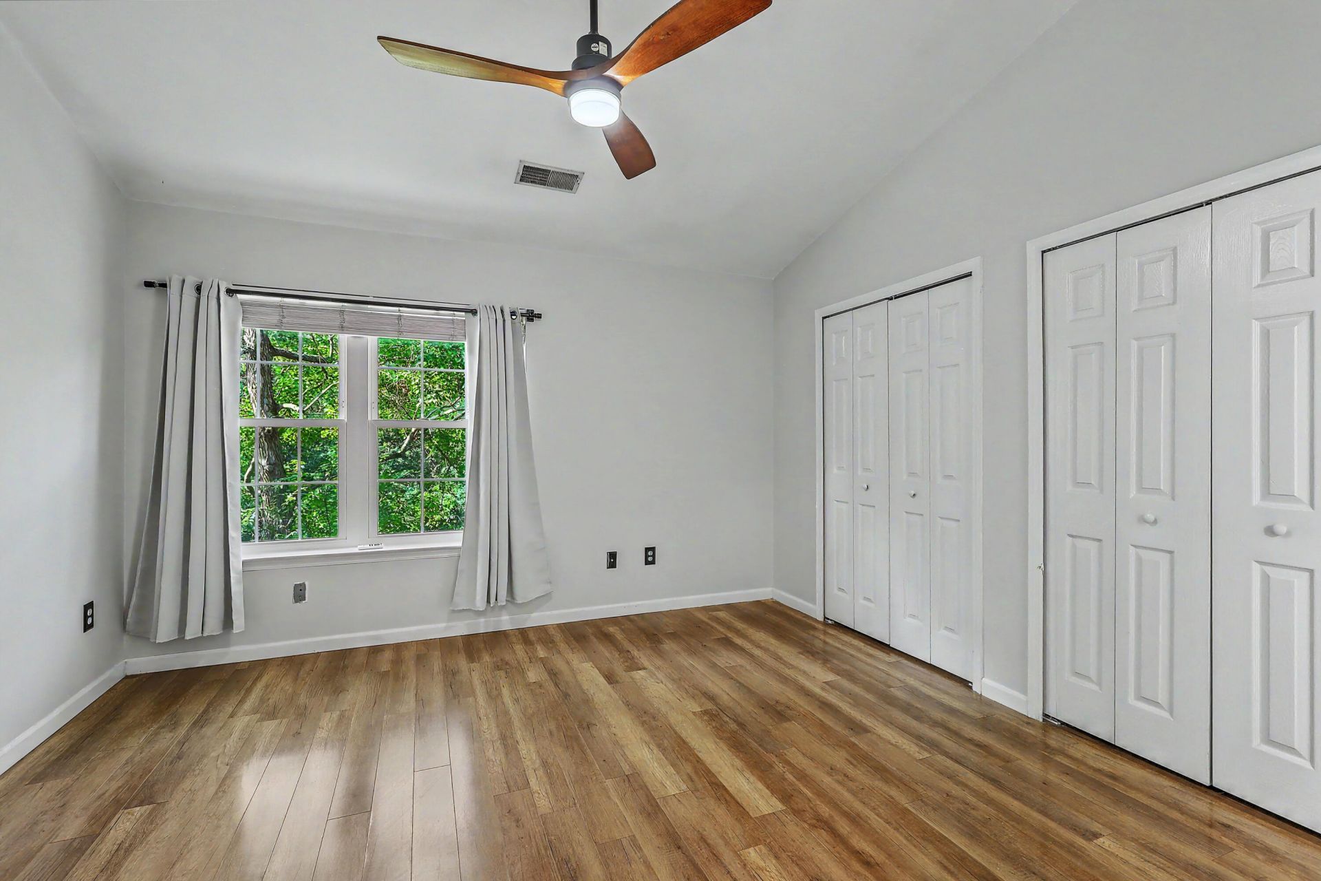 7921 Shadow Oak Drive Photo 13