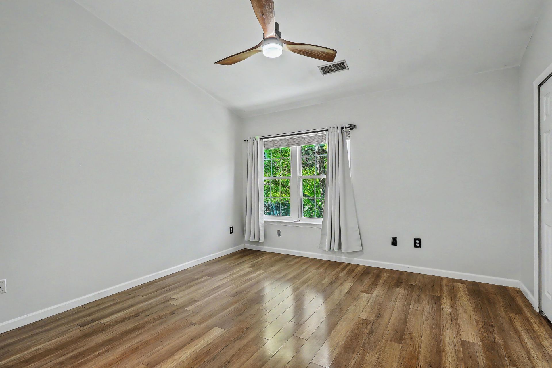 7921 Shadow Oak Drive Photo 15
