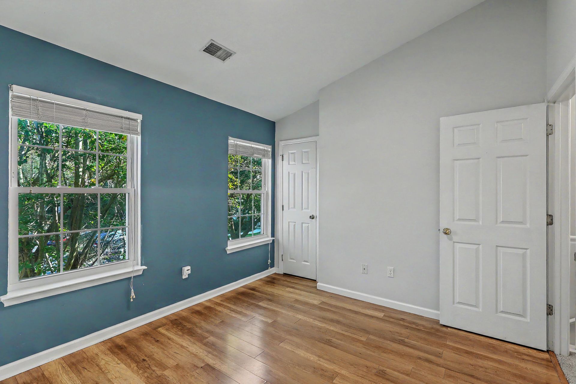 7921 Shadow Oak Drive Photo 16