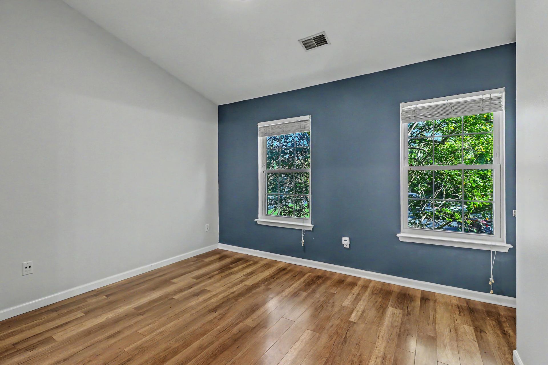 7921 Shadow Oak Drive Photo 17