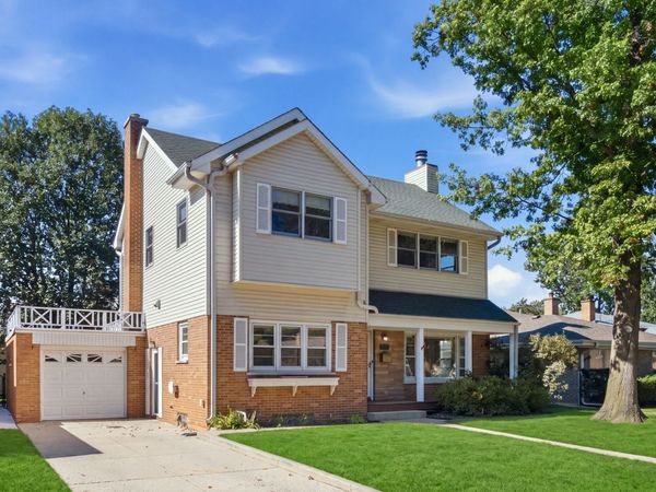 7840 Linder Avenue , Morton Grove, IL 60053