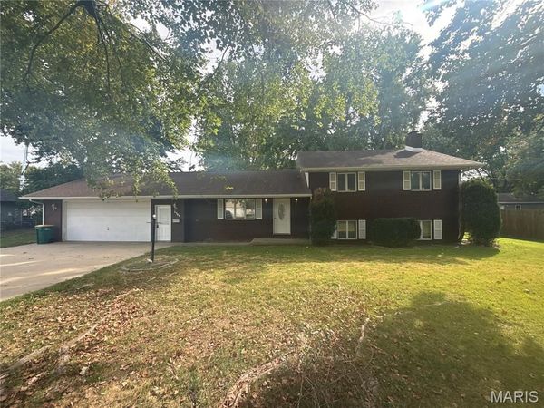 1750 Clinton Street , Carlyle, IL 62231