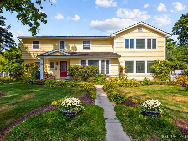 83 N Park Boulevard , Glen Ellyn, IL 60137