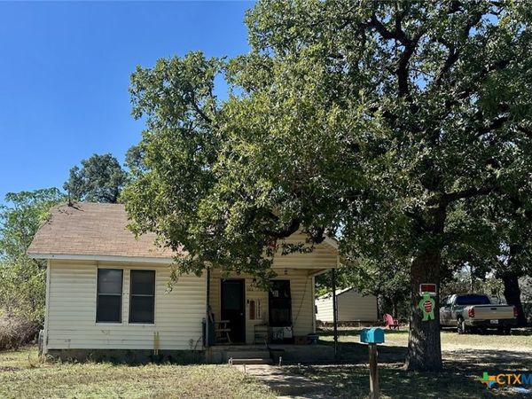 402 Live Oak Street , Gatesville, TX 76528