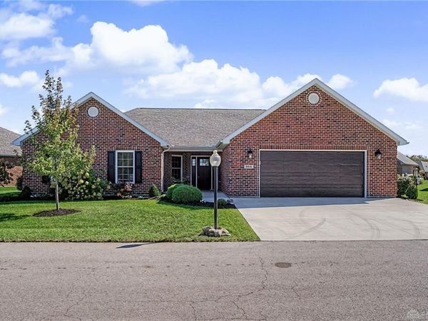 864 W Bentley Circle, Troy, OH 45373