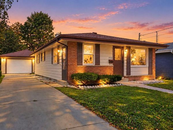 1912 35th PLACE, Kenosha, WI 53140