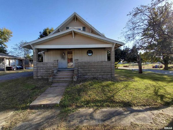 102 E HIGH Street, London Mills, IL 61544