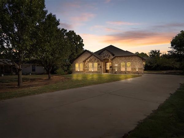 1594 E Springcrest Circle, Lancaster, TX 75134