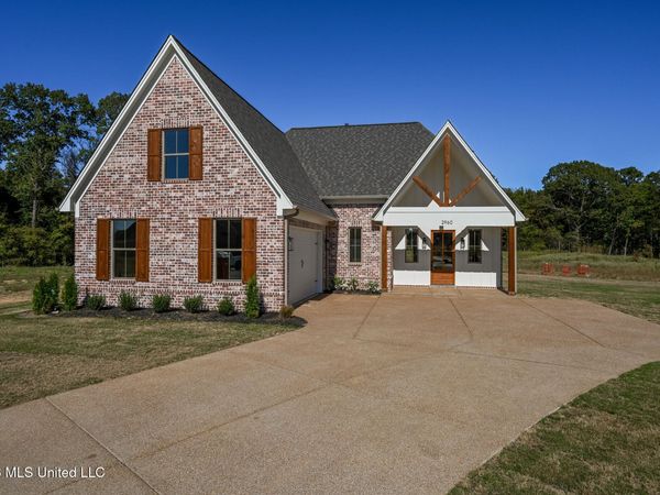 2960 Molly Cove, Nesbit, MS 38651