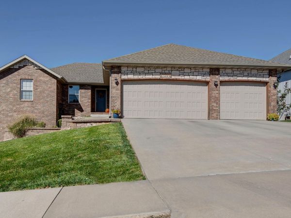 1093 E Lakota Street, Nixa, MO 65714
