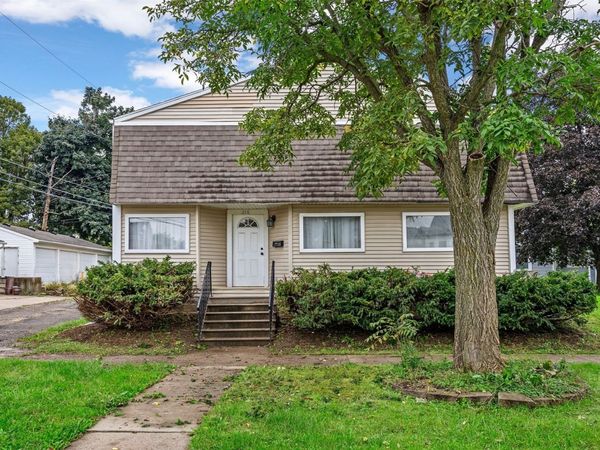 216 13th Street NW, Cedar Rapids, IA 52405