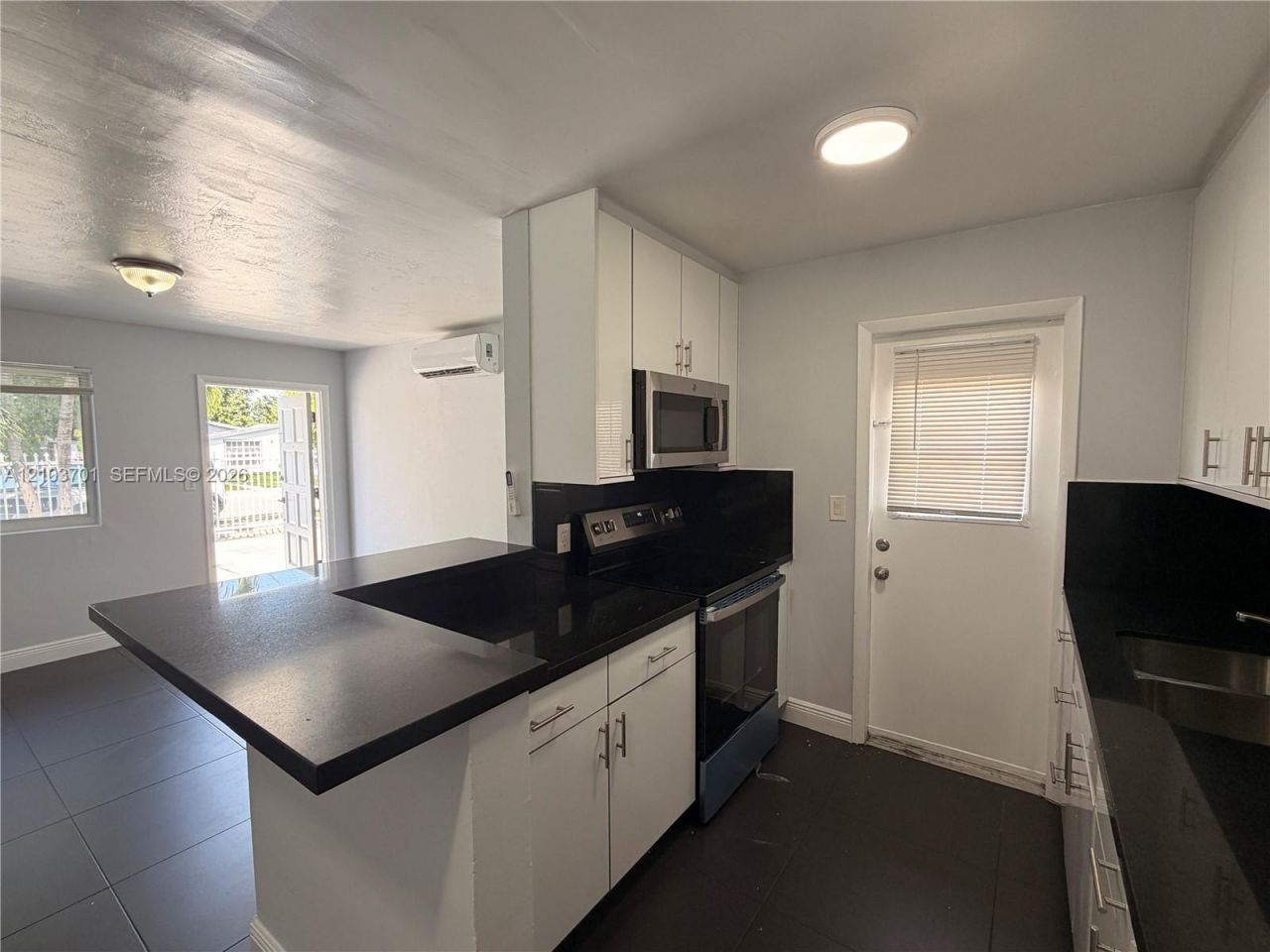 3040 NW 27th St , Unit 3040, Miami, FL 33142 Photo