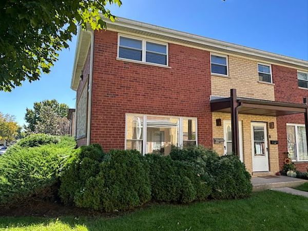 218 Linn Court , Unit A, North Aurora, IL 60542