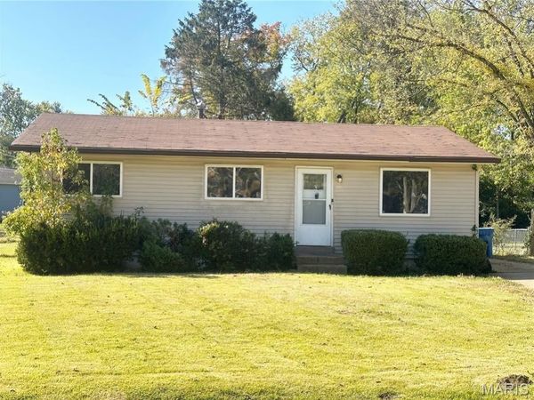 1476 Widefields Lane, St Louis, MO 63138