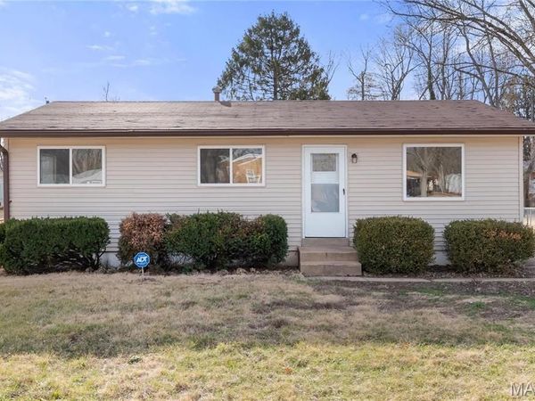 1476 Widefields Lane , St Louis, MO 63138