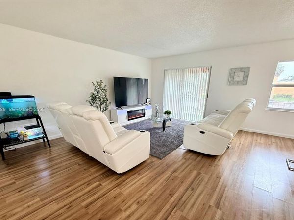 17901 NW 68th Ave , Unit R209, Hialeah, FL 33015