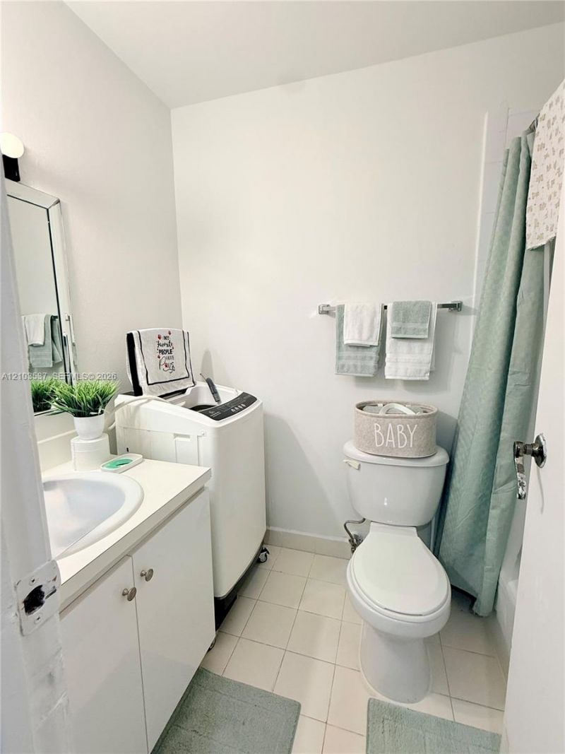 18111 NW 68th Ave , Unit G206, Hialeah, FL 33015 Photo