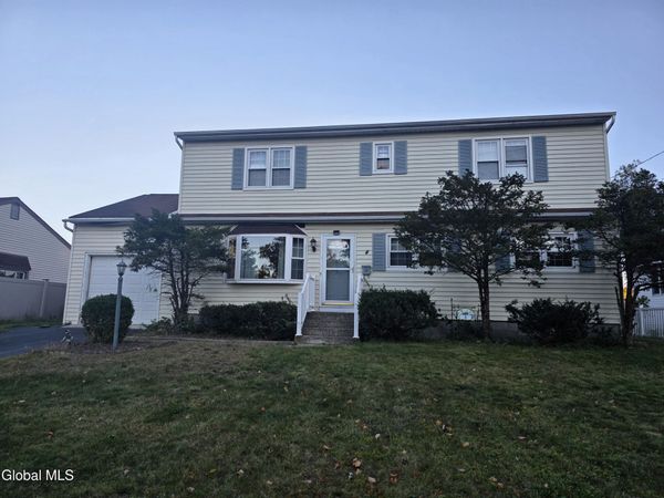 4 Chris Place, Colonie, NY 12205