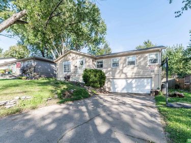3717 S 91st Street, Omaha, NE 68124