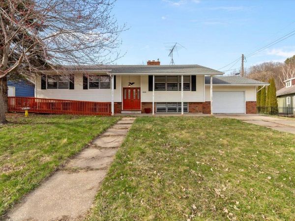 W5906 Valley PARKWAY, La Crosse, WI 54601